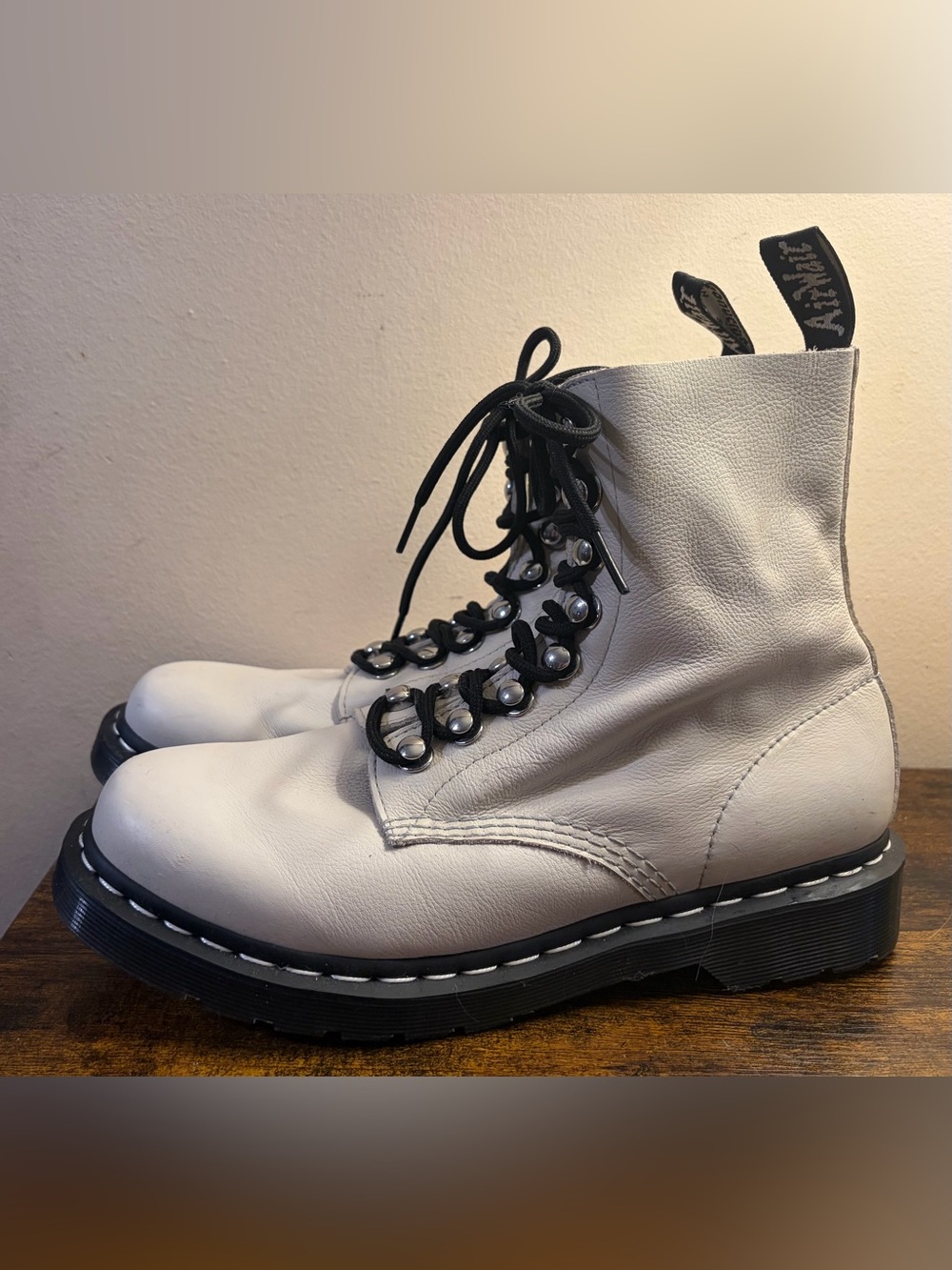 Dr martens 1460 8 eye boot CREAM WHITE color soft Virginia leather size 10